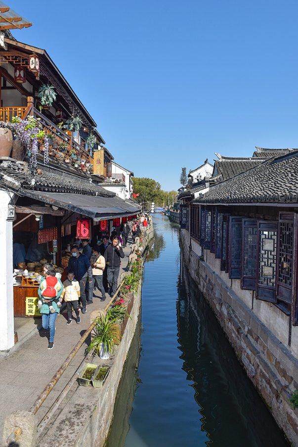 河谷冒险逃生